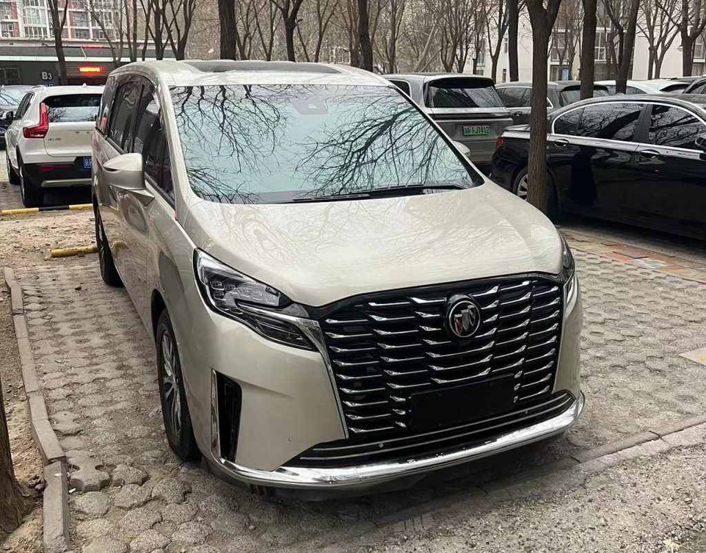 7-seater Buick GL8-ES new model 653