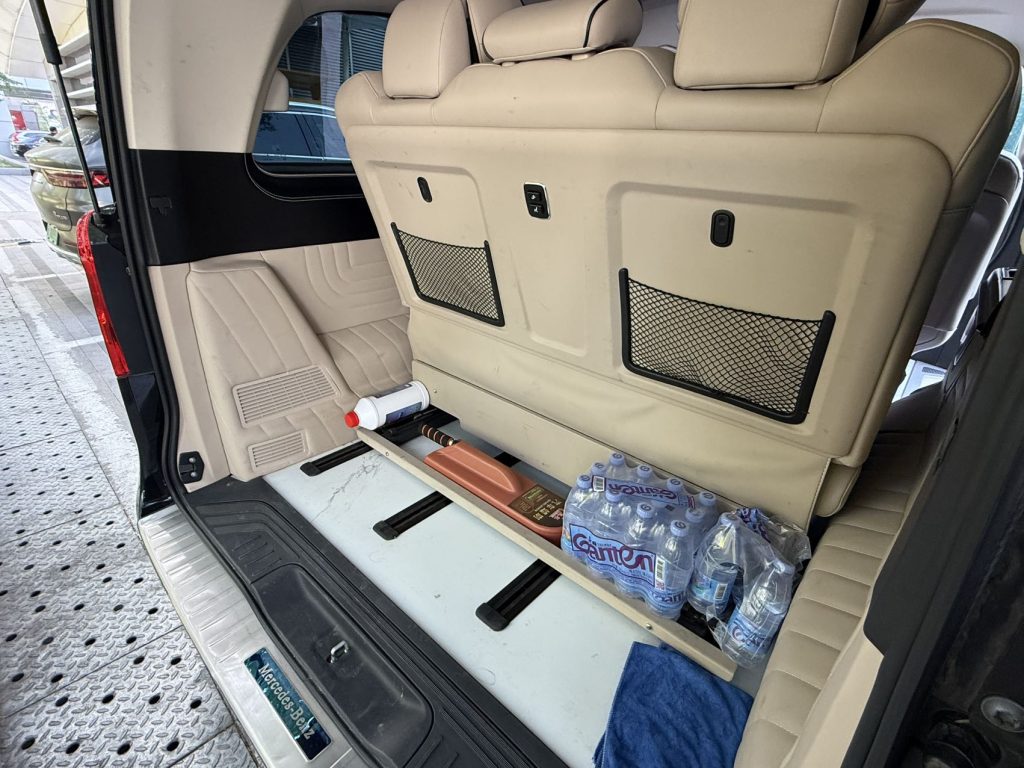 8-seater Mercedes-Benz commercial vehicle